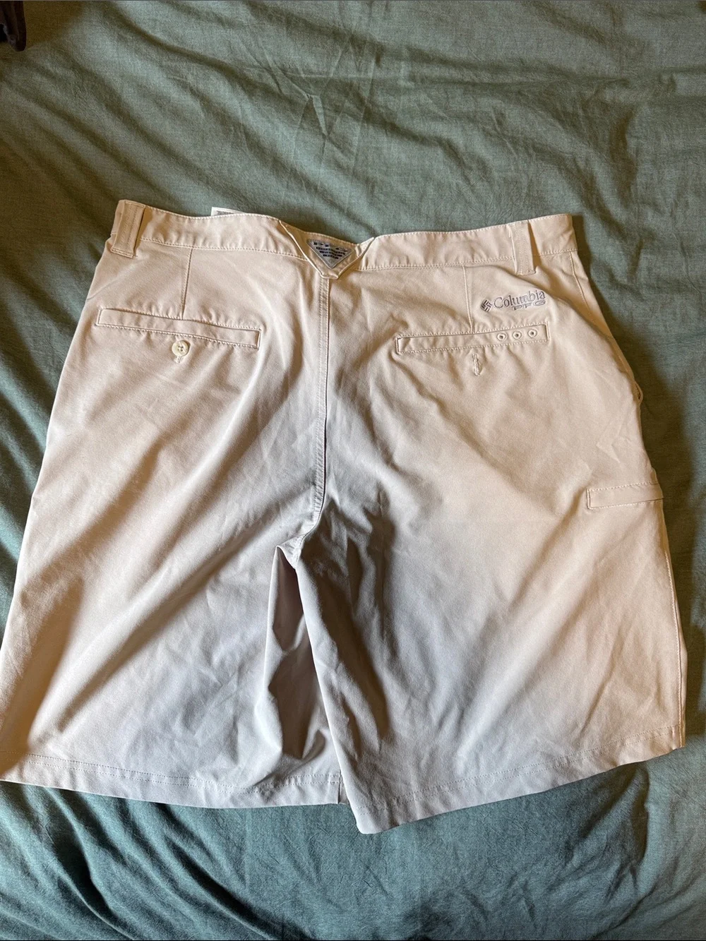Columbia Men's Light Beige Cargo Shorts